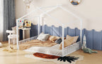 Lit cabane métal blanc dans une chambre aux tons bleus