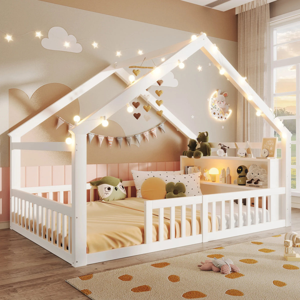 Lit cabane Montessori L'Étoile 140×190 blanc avec barrières et étagères dans une chambre d'enfant