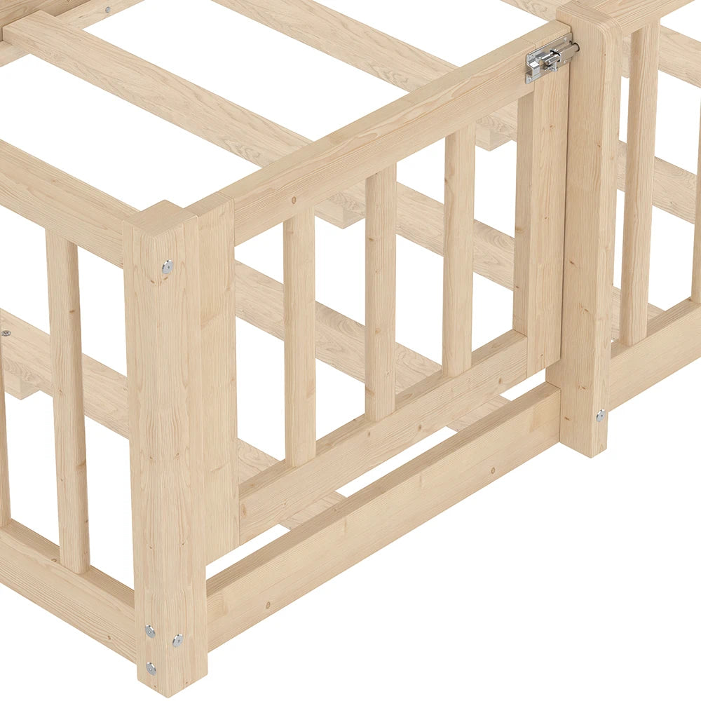 Détail du portillon du lit cabane avec loquet de fermeture
